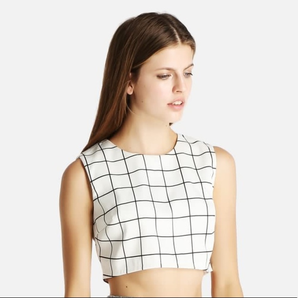 🆕Glamorous Grid Crop Top - White & Black - Picture 3 of 10